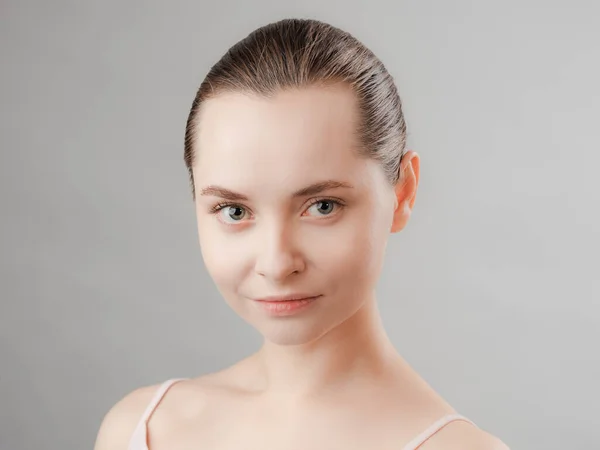 Vacker Ung Kvinna Med Ren Fräsch Hud Titta Bort Flicka — Stockfoto