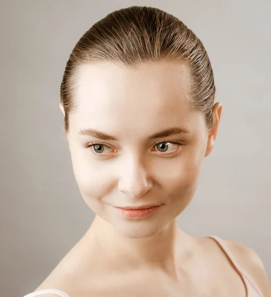 Vacker Ung Kvinna Med Ren Fräsch Hud Titta Bort Flicka — Stockfoto