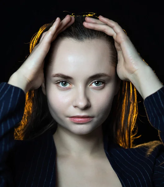 Känslomässigt Porträtt Ung Vacker Flicka Vogue Stil Uttryckande Ögon Och — Stockfoto