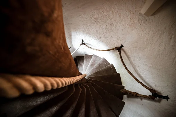 Uma Escadaria Espiral Antiga Uma Rica Casa Medieval Alsácia — Fotografia de Stock