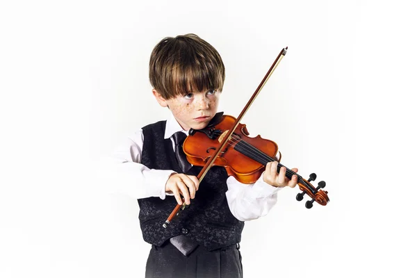 Rödhårig förskolebarn pojke med violin — Stockfoto