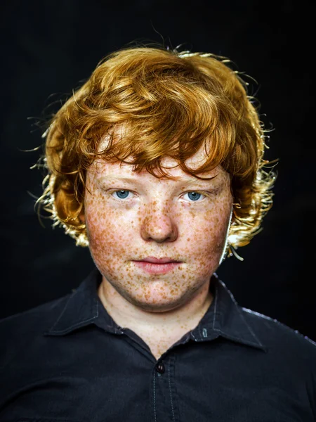 Vet sproeterig jongen portret — Stockfoto