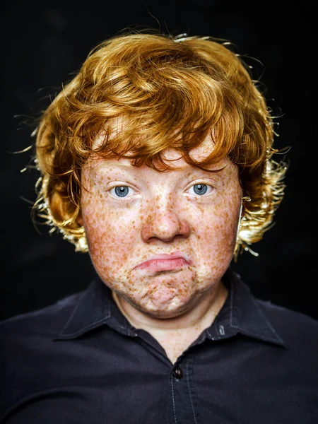 Vet sproeterig jongen portret — Stockfoto