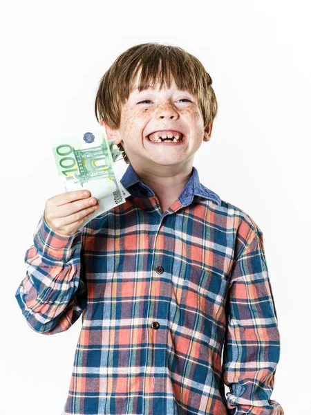 Boldog vörös hajú fiú, pénz — Stock Fotó