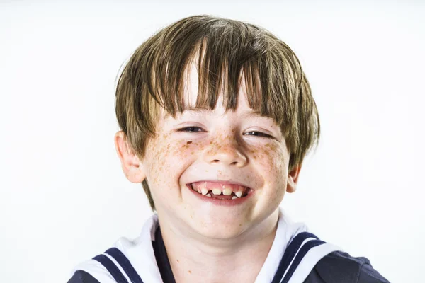 Χαριτωμένο μικρό αγόρι που ντυμένος με κοστούμι ναύτης — Φωτογραφία Αρχείου
