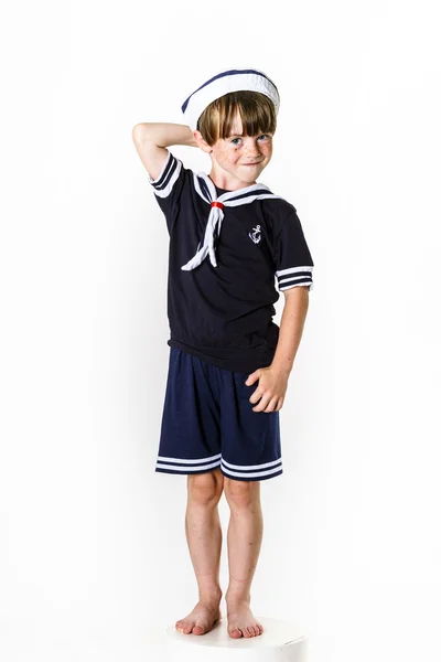Sevimli küçük çocuk denizci takım elbise giymiş. — Stok fotoğraf