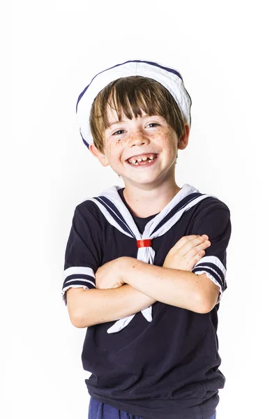 Schattige kleine jongen gekleed in sailor suit — Stockfoto