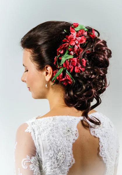 Pięknej narzeczonej z fryzura ślubna moda — Zdjęcie stockowe