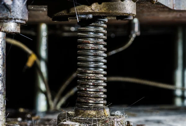 Oude roestig deel van uitrusting — Stockfoto