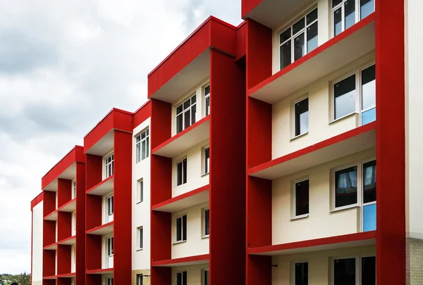 Edificio de apartamentos de nueva economía típica —  Fotos de Stock