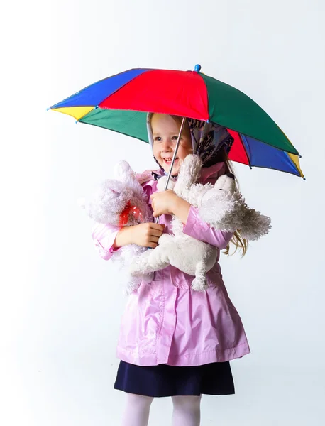 Carino bambina con ombrello colorato — Foto Stock