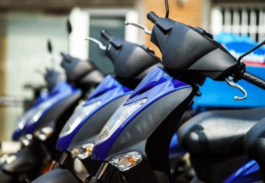 Benzer scooter otopark