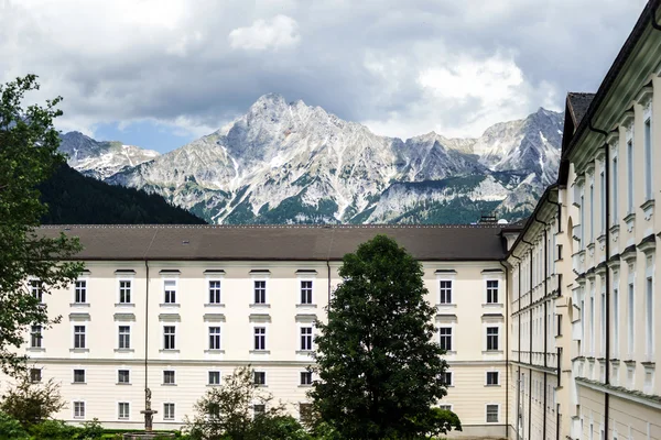 Grande abadia buiilding em Alpes austríacos — Fotografia de Stock