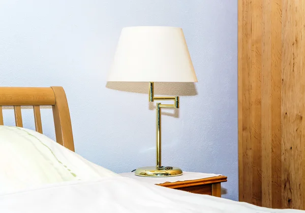 Single night lamp in bedroom — Stock Photo, Image