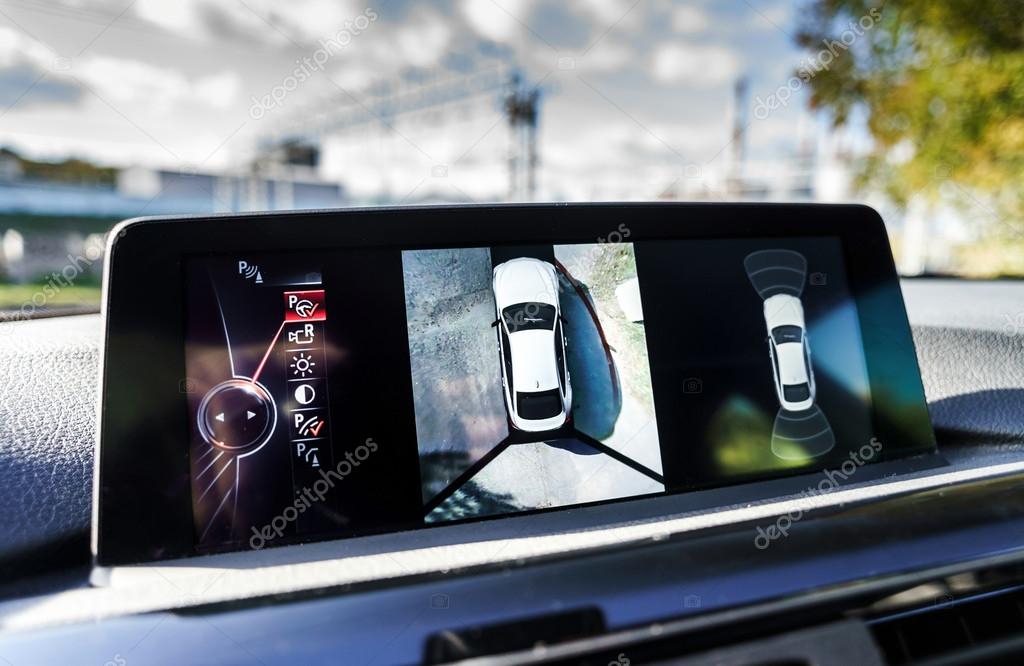 Экран помощи. Человек за монитором. Рукопожатие через экран. Ноутбук иллюстрация. Рука для монитора.