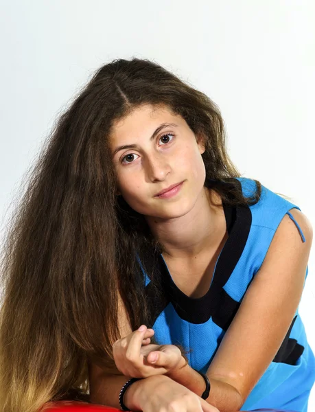 Armeniska tonårsflicka porträtt — Stockfoto