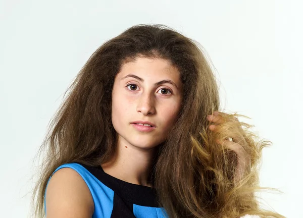 Armeniska tonårsflicka porträtt — Stockfoto