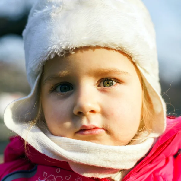 Linda niña en el parque infantil — Foto de Stock