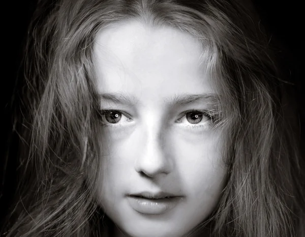 Schattig schoolmeisje portret, close-up — Stockfoto