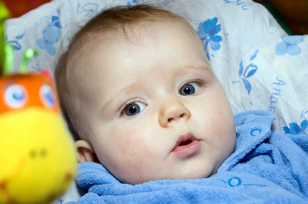 Adorable mignon petit portrait en gros plan de bébé — Photo