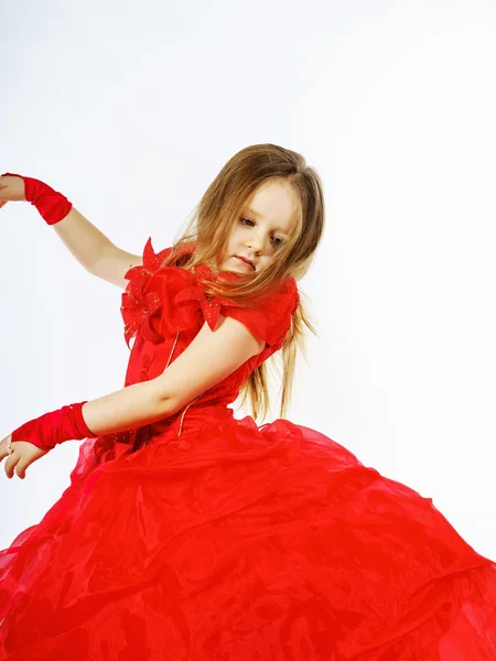Roztomilá malá princezna na sobě červený tanec. Izolované na bílém b — Stock fotografie