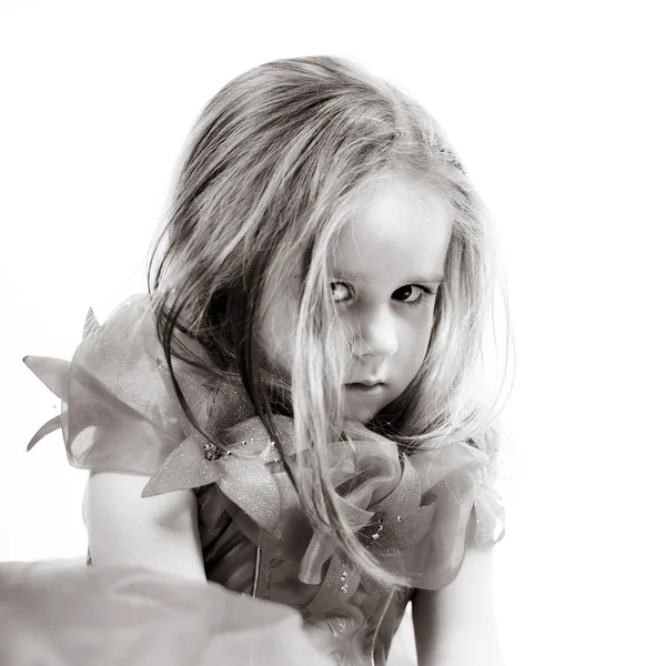 Sevimli küçük kız bir prenses, yakın çekim portre gibi giyinmiş — Stok fotoğraf