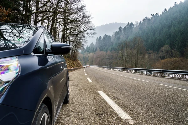 Nya asfalt auto road i Alsace berg — Stockfoto