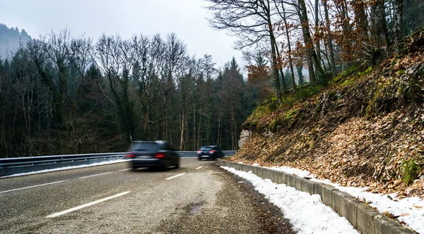 Nueva carretera de asfalto en las montañas de Alsacia — Foto de Stock