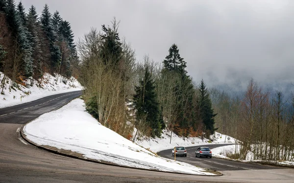 Nova estrada de asfalto nas montanhas da Alsácia — Fotografia de Stock