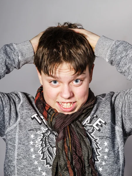 Affective adolescente menino retrato no estúdio — Fotografia de Stock