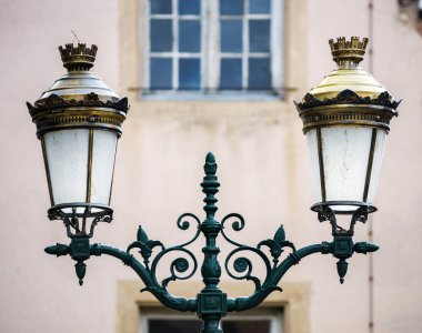 Retro tarzı Rosheim, Alsace'deki / daki sokak lambası
