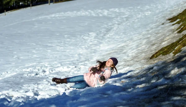 Cute teenage girl playing in white snow — Stock Photo, Image