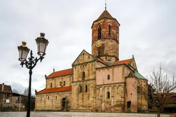 Antiga igreja medieval na aldeia Rosheim, Alsácia — Fotografia de Stock