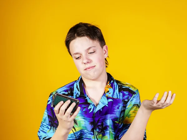 Adolescente con retrato primerísimo binocular de ópera — Foto de Stock