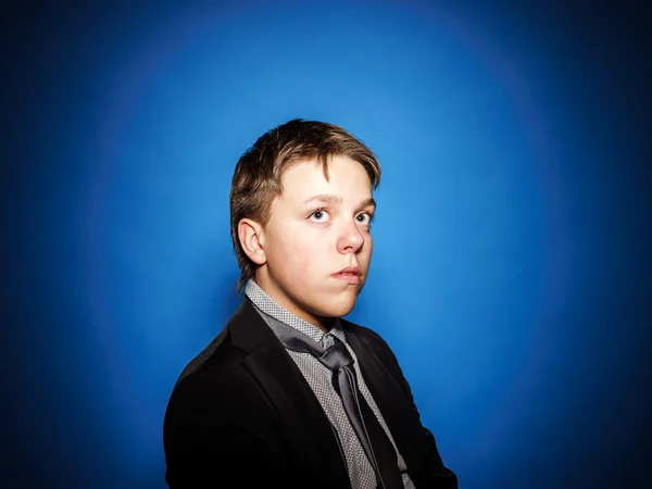 Tizenéves fiú közeli portré stúdió — Stock Fotó