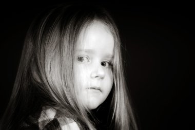 Çekici küçük kız yakın çekim portre