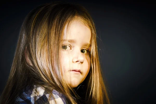魅力的な小さな女の子クローズ アップ肖像画 — ストック写真