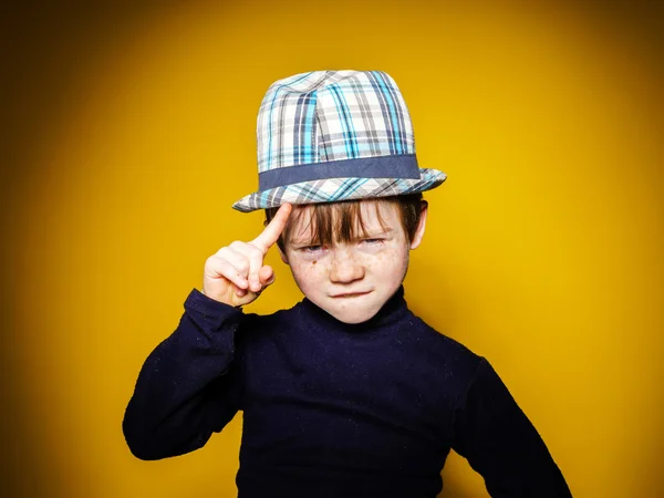 Roșu-păr expresiv prescolar băiat close-up portrai emoțional — Fotografie, imagine de stoc