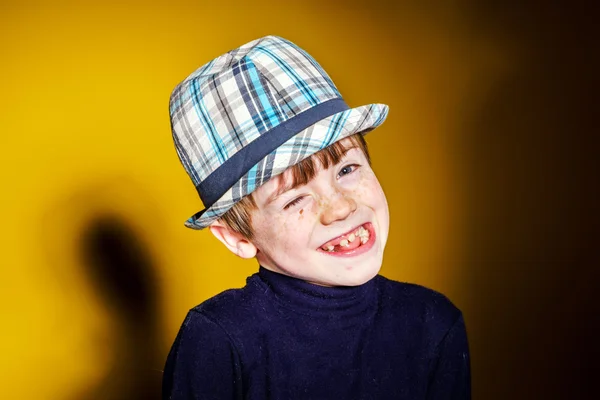 Rudowłosa ekspresyjny Przedszkolak chłopiec szczegół portrai emocjonalne — Zdjęcie stockowe