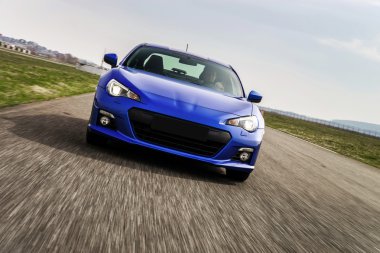 Güçlü araba yarış yol. Hareket yakalama.