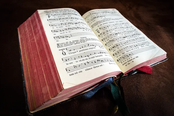 Vintage-Psalmbuch mit Chorgesang-Noten — Stockfoto