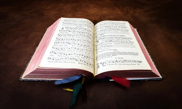 Vintage psalm book with chorus singing notes — Stock Photo, Image