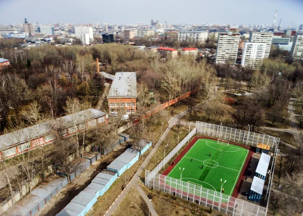 Moskva letecké tilt-shift panorama, malé fotbalový stadion — Stock fotografie