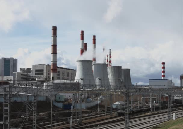 中央供暖和电厂延时 4 k 认为，生态概念 — 图库视频影像