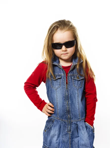 Cute little girl posing in mother's sunglasses, childhood concep — Stock Photo, Image