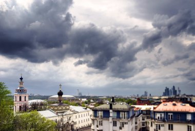 Moskova şehir hava panorama adlı fırtınalı hava
