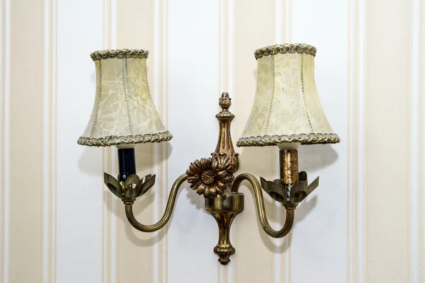 Old-fashioned wall lamp in the room — Stock Photo, Image