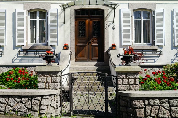 Typical alsacien house in small village, Bas-Rhin — Stock Photo, Image