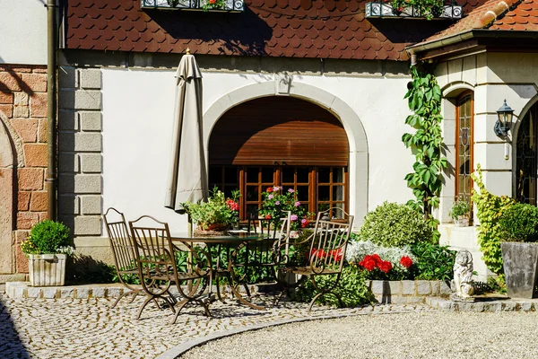 Casa típica de alsacien em pequena aldeia, Bas-Rhin — Fotografia de Stock