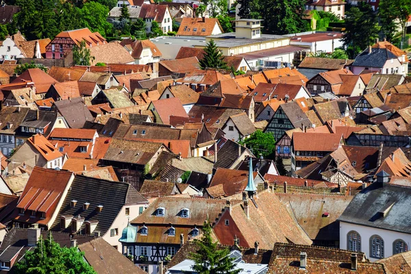 Vue d'ensemble du petit village alsacien — Photo